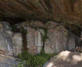 Nanguluwur Rock Art Site And Walk - C Tourism 1