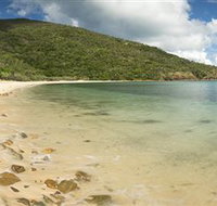 Connie Bay on Keswick Island - C Tourism