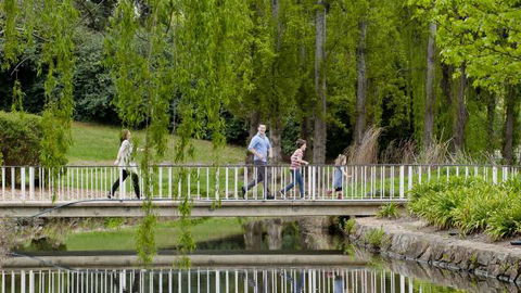 Commonwealth Park - C Tourism 6