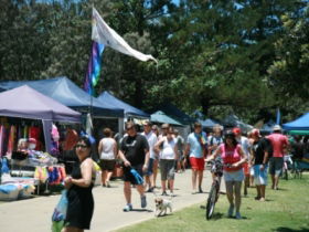 Broadbeach Art And Craft Markets - C Tourism 0