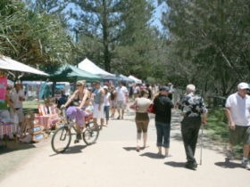 Broadbeach Art And Craft Markets - C Tourism 2