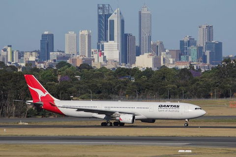 Airport Transfer-Fremantle To Perth Airport - C Tourism 1