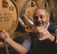 Private Tour Tasmanian Whisky Distilleries by Helicopter from Hobart - C Tourism