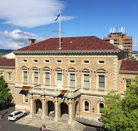 2-Hour Small-Group Walking Tour of Hobart - C Tourism