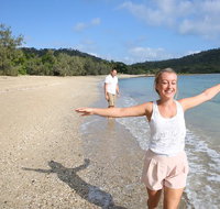 1-Night Whitsundays Tour by Catamaran with Paradise Cove Resort from Airlie Beach - C Tourism