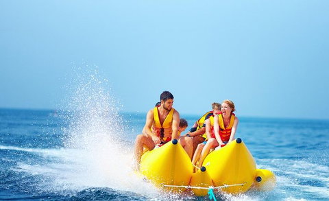 Banana Boat Ride From Airlie Beach - C Tourism 0