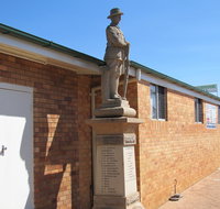 Westbrook War Memorial - C Tourism