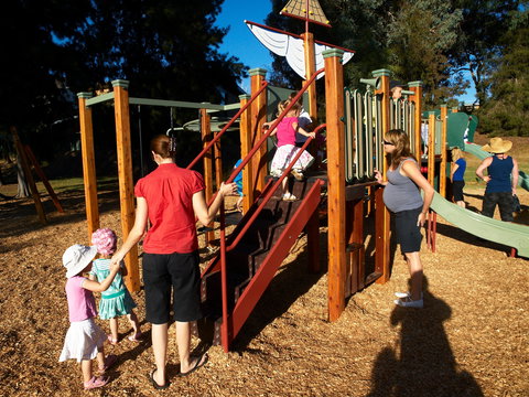 Les Stone Park - C Tourism 0