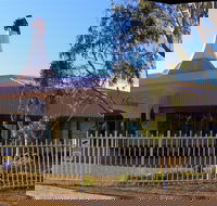 McFeeters Motor Museum and Visitor Information Centre - C Tourism