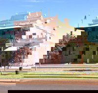 Old Gentleman's Club - C Tourism