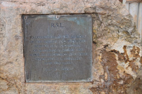 Mataranka War Memorial - C Tourism 1