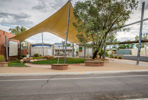 At The Creek Visitor Information Centre - C Tourism 2