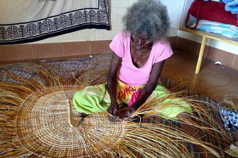Gay-Wu Woman\'s 5 Day Yolngu Homeland Tour - C Tourism 4