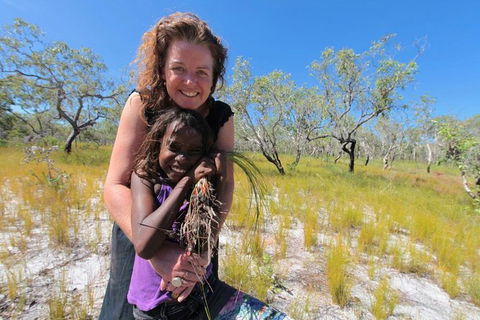 Gay-Wu Woman\'s 5 Day Yolngu Homeland Tour - C Tourism 0
