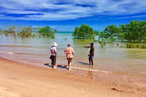 Gay-Wu Woman\'s 5 Day Yolngu Homeland Tour - C Tourism 6