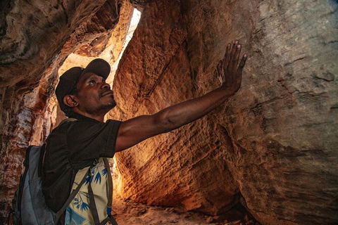 Arnhem Land Injalak Hill Full-Day Tour From Darwin - C Tourism 12