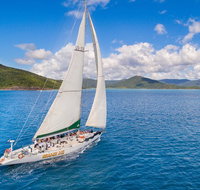 2-Night Whitsundays Sailing Cruise incl. Whitehaven Beach  Great Barrier Reef - C Tourism