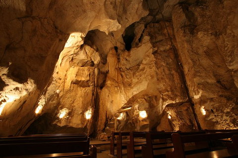 Capricorn Caves Cathedral Cave Tour - C Tourism 0