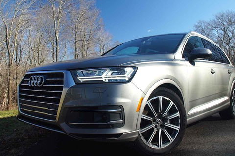 Audi Q7 SUV Melbourne Airport To CBD - C Tourism 2