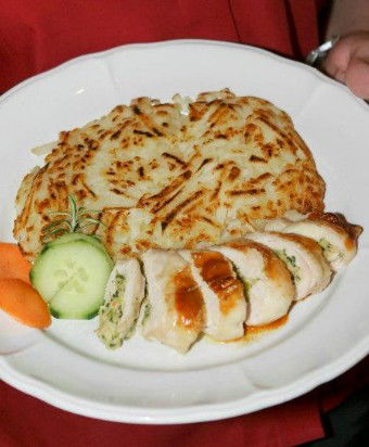 Des Alpes Swiss Restaurant - C Tourism 4