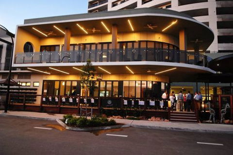 Q Bar & Brasserie On The Avenue - C Tourism 1