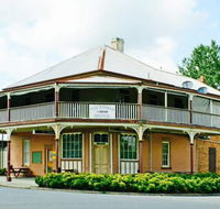 The Victoria Hotel Hinton - C Tourism