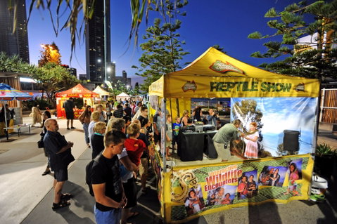 Surfers Paradise Beachfront Markets - C Tourism 0