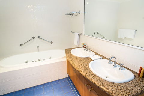 Edgewater Hotel - C Tourism 6