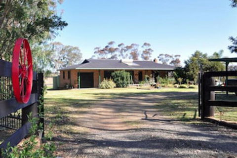 Talga Vines Vineyard Escape - C Tourism 0