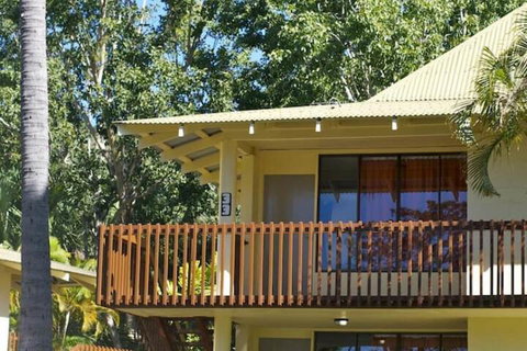 Nomads Airlie Beach - C Tourism 3