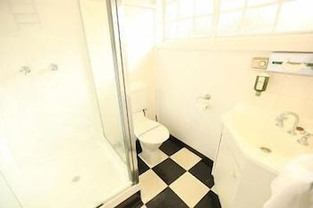 Fox And Hounds Inn - C Tourism 5