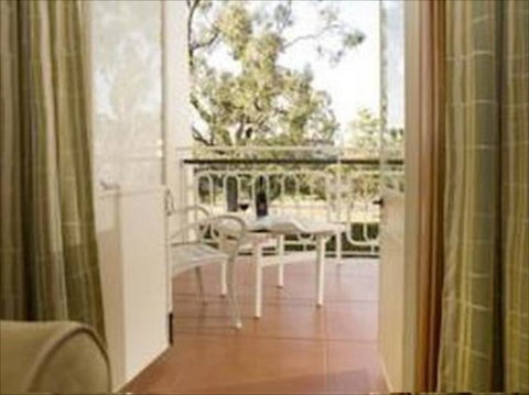 ANU University House Hotel - C Tourism 1