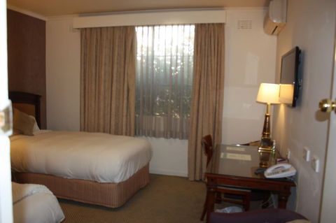 Country Plaza Queanbeyan - C Tourism 6