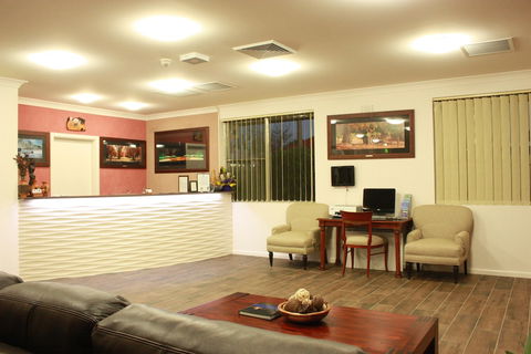 Country Plaza Queanbeyan - C Tourism 4