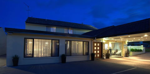 Country Plaza Queanbeyan - C Tourism 0
