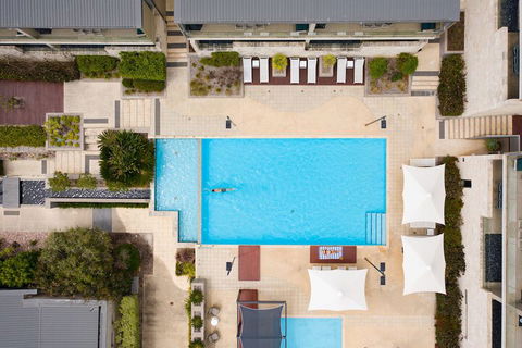 Smiths Beach Resort - C Tourism 6