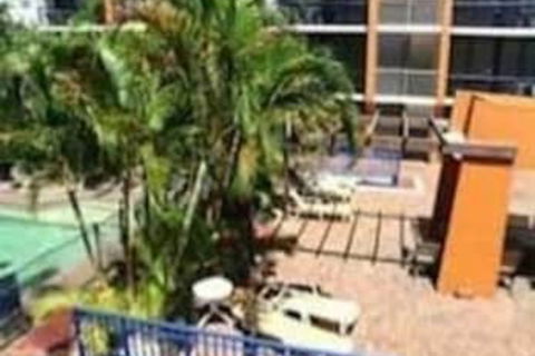 Club Surfers - C Tourism 0