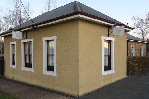 Blakes Manor Self Contained Heritage Accommodation - C Tourism 3