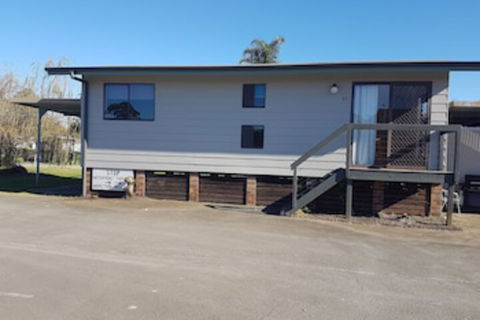 Bentley Waterfront Motel & Cottages - C Tourism 0