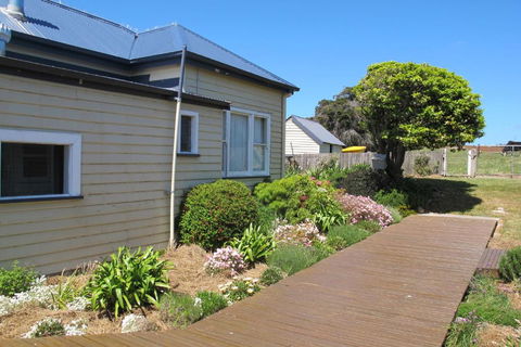 Beths Cottage Roaring 40s - C Tourism 3