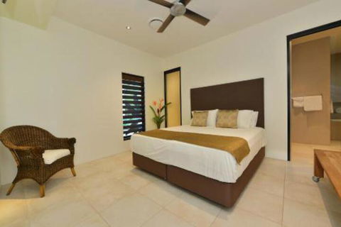 Mana Moana Beachfront Estate Port Douglas - C Tourism 0
