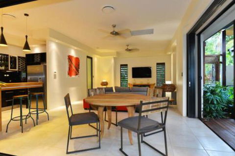 Mana Moana Beachfront Estate Port Douglas - C Tourism 1