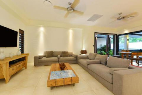 Mana Moana Beachfront Estate Port Douglas - C Tourism 3