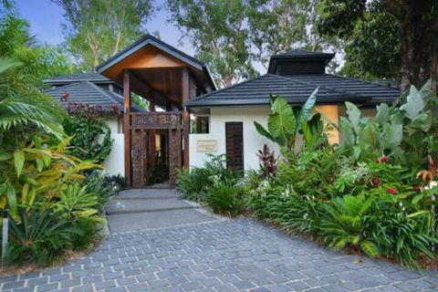 Mana Moana Beachfront Estate Port Douglas - C Tourism 6