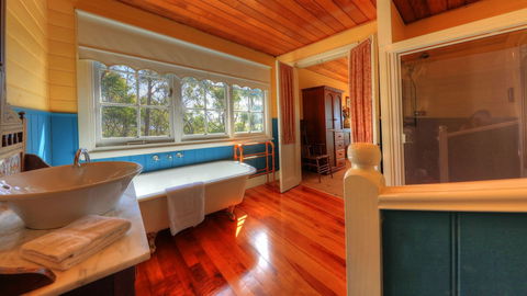 Island View Spa Cottage - C Tourism 3