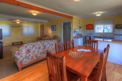 Sommers Bay Beach House - C Tourism 6