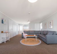 Bridport Holiday House - C Tourism