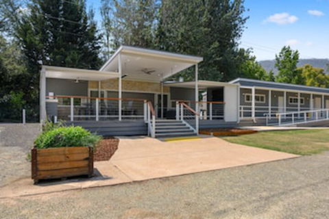 Bright Riverside Holiday Park - C Tourism 0