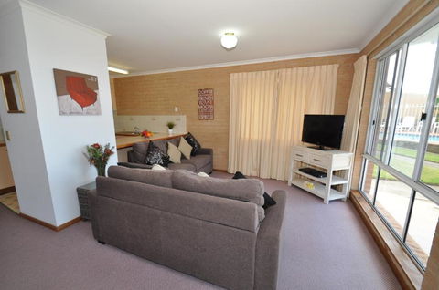 Unit 1 Countess Court - C Tourism 6