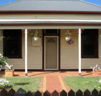 Bloomsbury Cottage - C Tourism